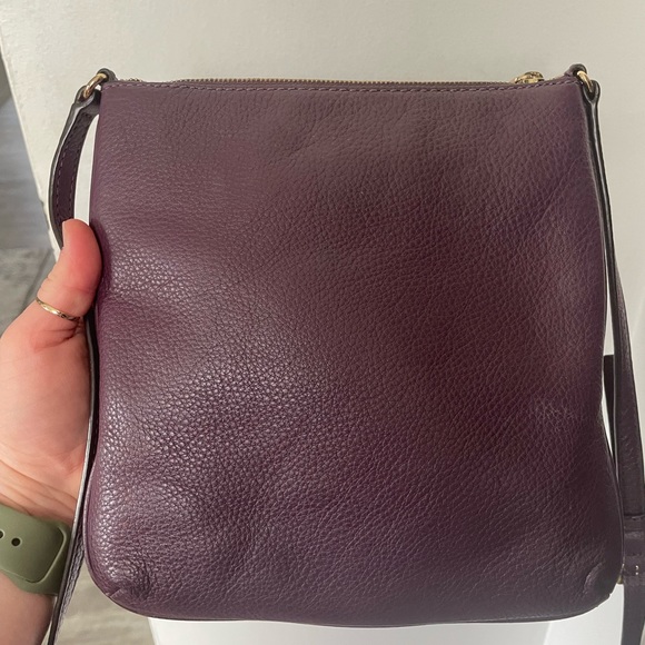 Michael Korrs Crossbody Bag and Matching Wallet - Picture 2 of 13